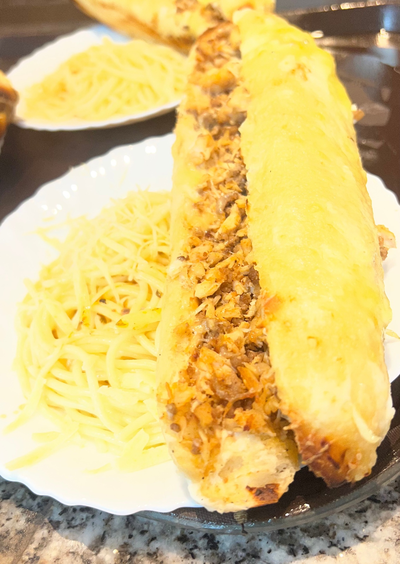 طبق من مطعم المخيم