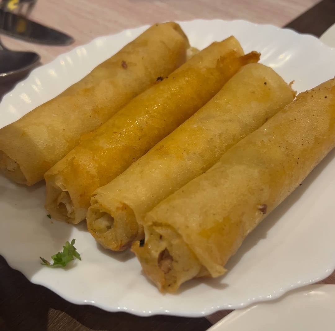 طبق من مطعم المخيم