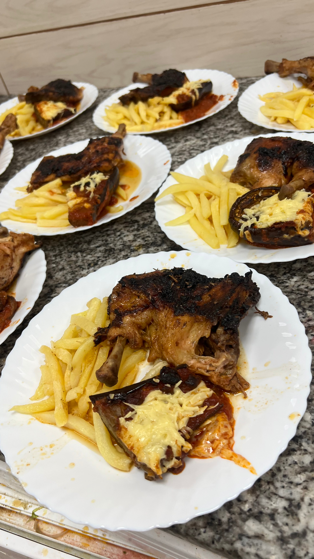 طبق من مطعم المخيم